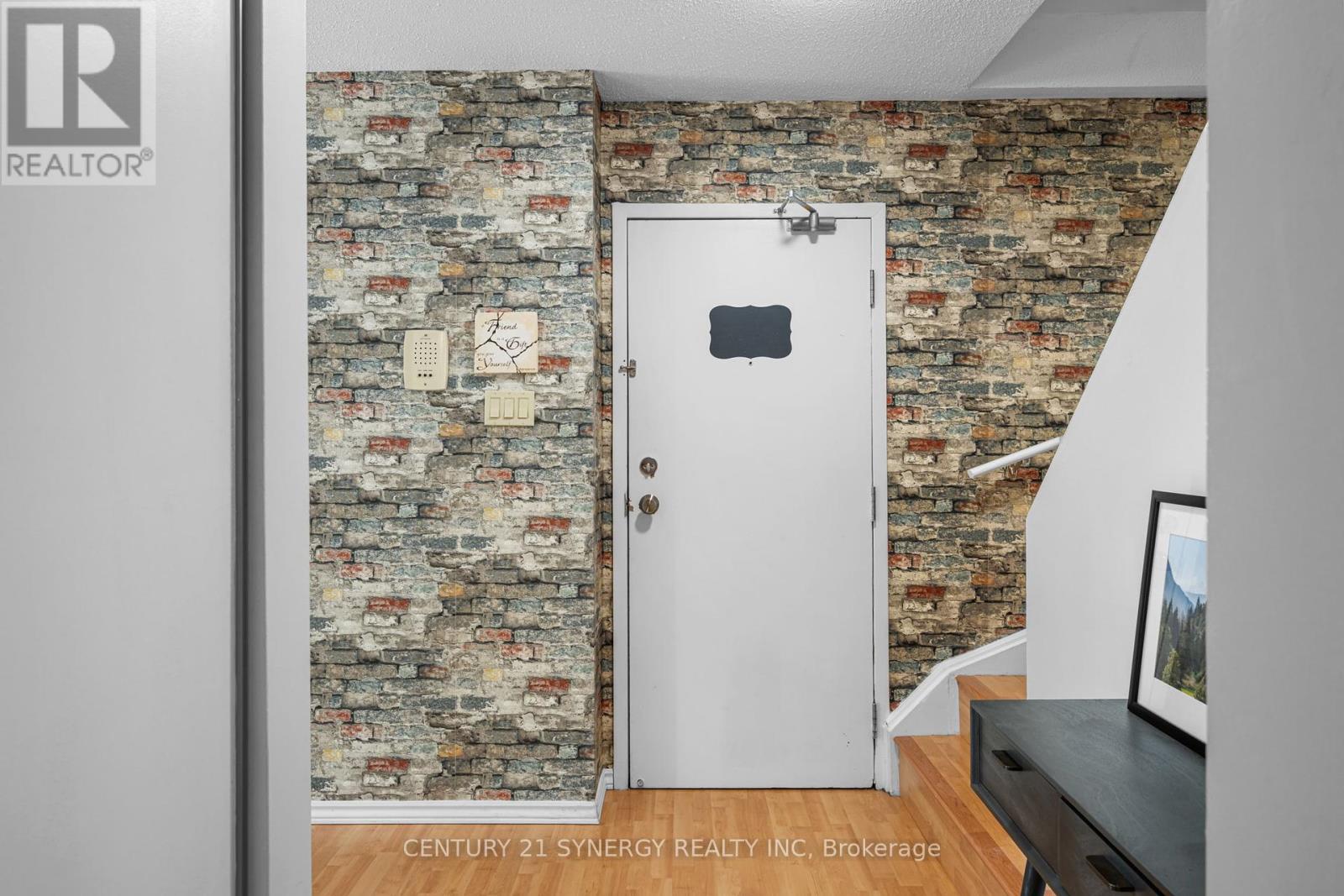 Photo 4 of 8 400 Fenerty Court, Ottawa ON