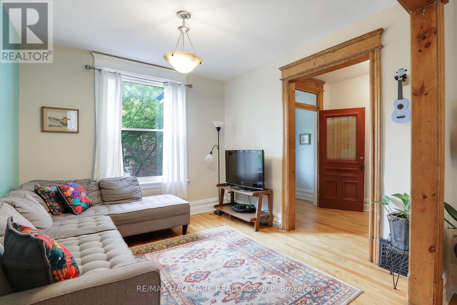 Photo 6 of 8 Elm Street, Ottawa ON