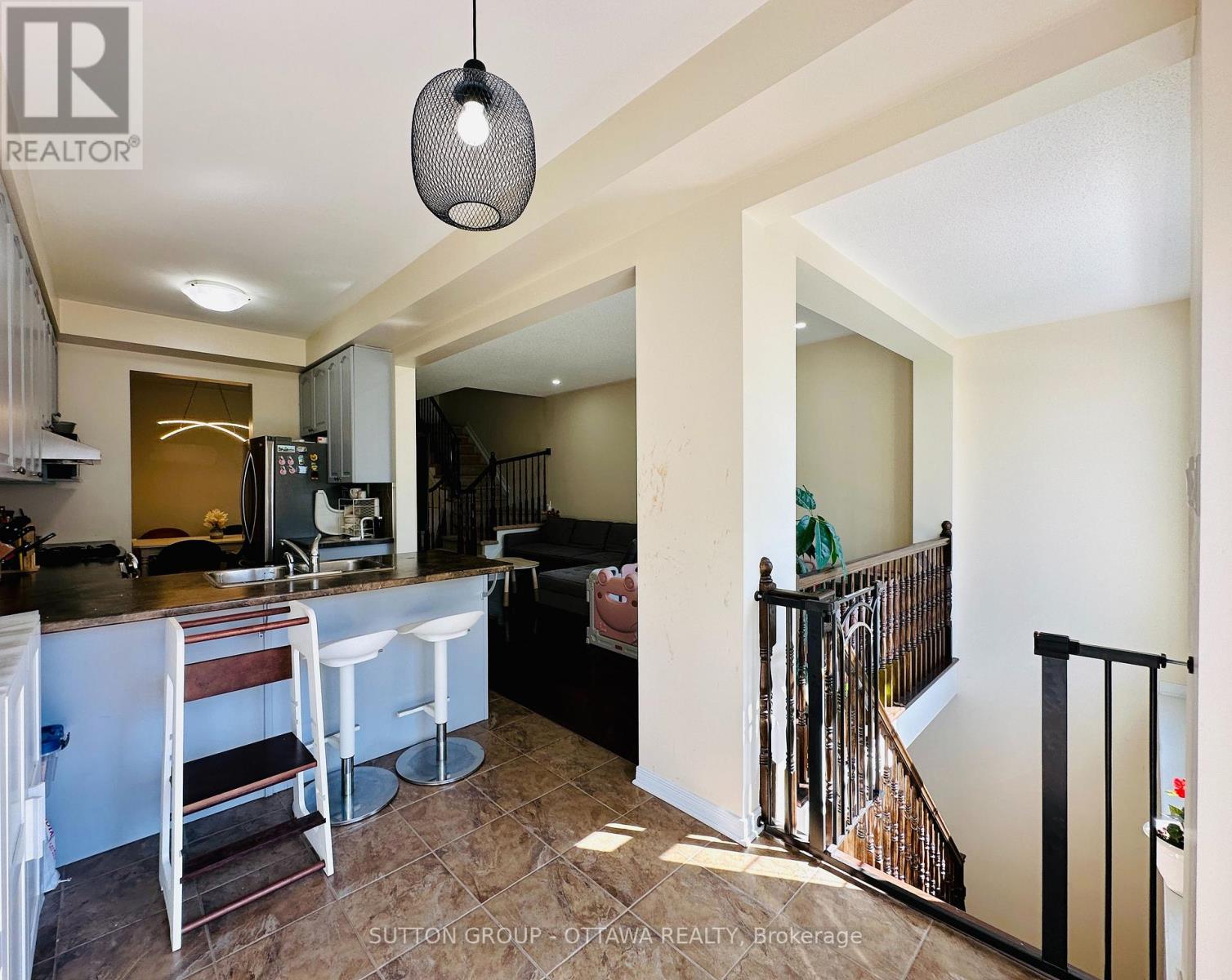 Photo 10 of 747 Oakglade Avenue, Ottawa ON