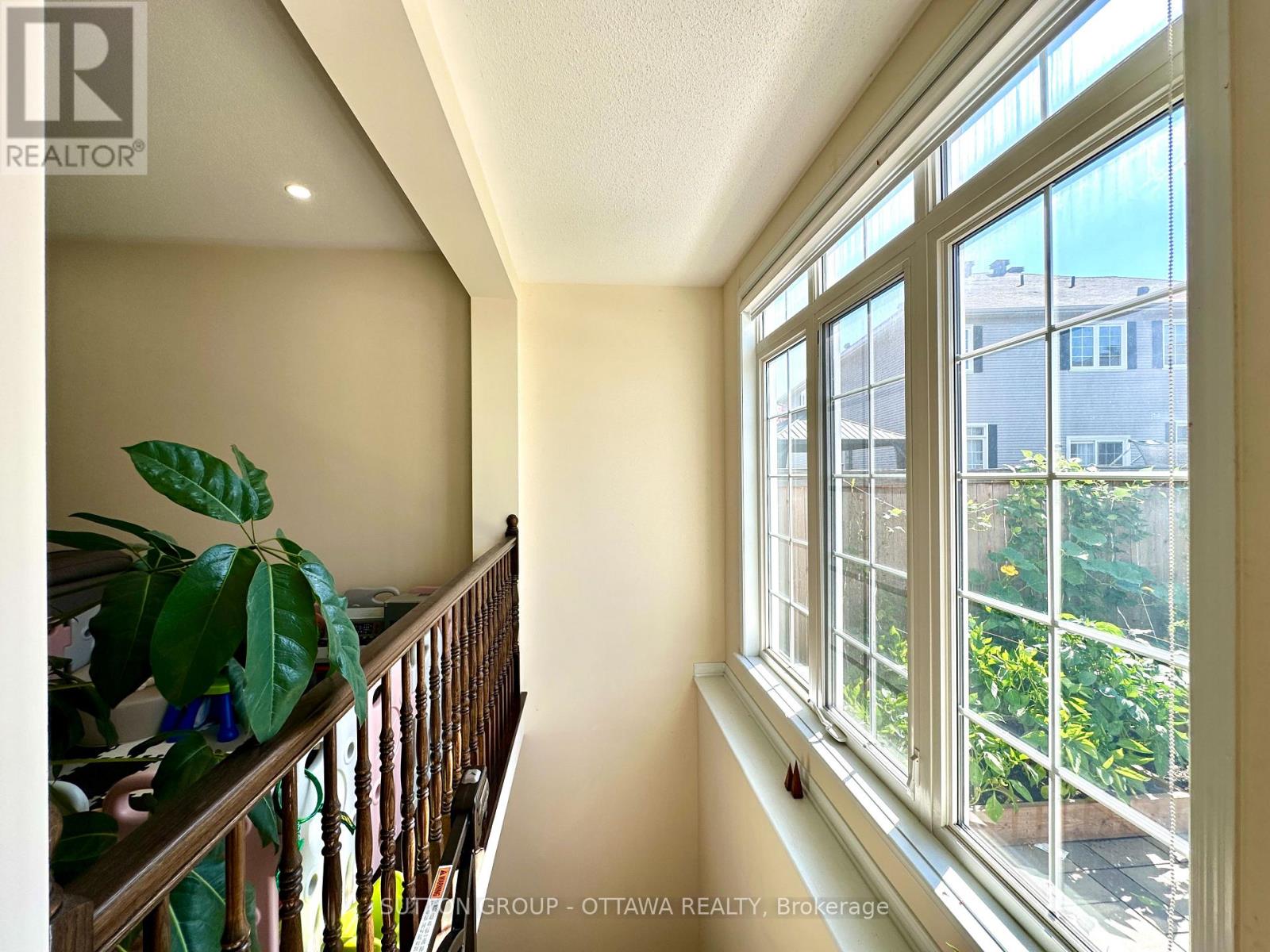Photo 11 of 747 Oakglade Avenue, Ottawa ON