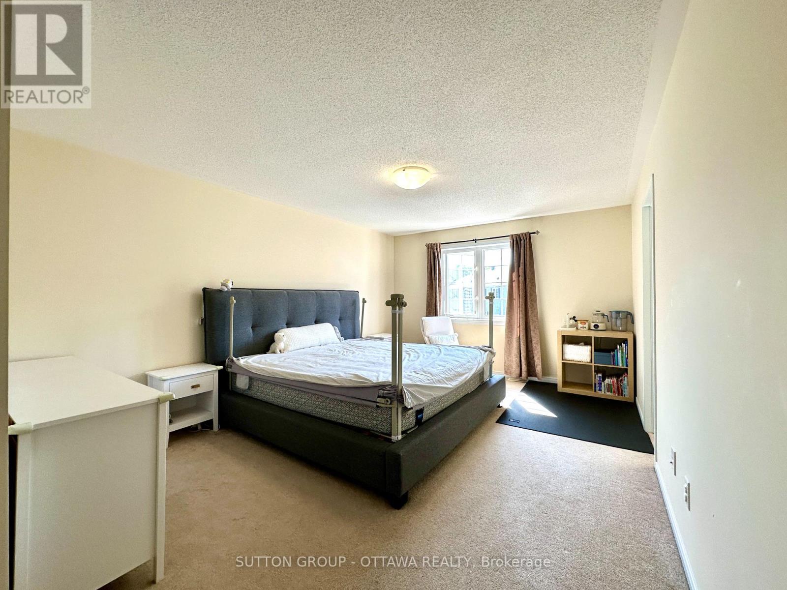 Photo 13 of 747 Oakglade Avenue, Ottawa ON