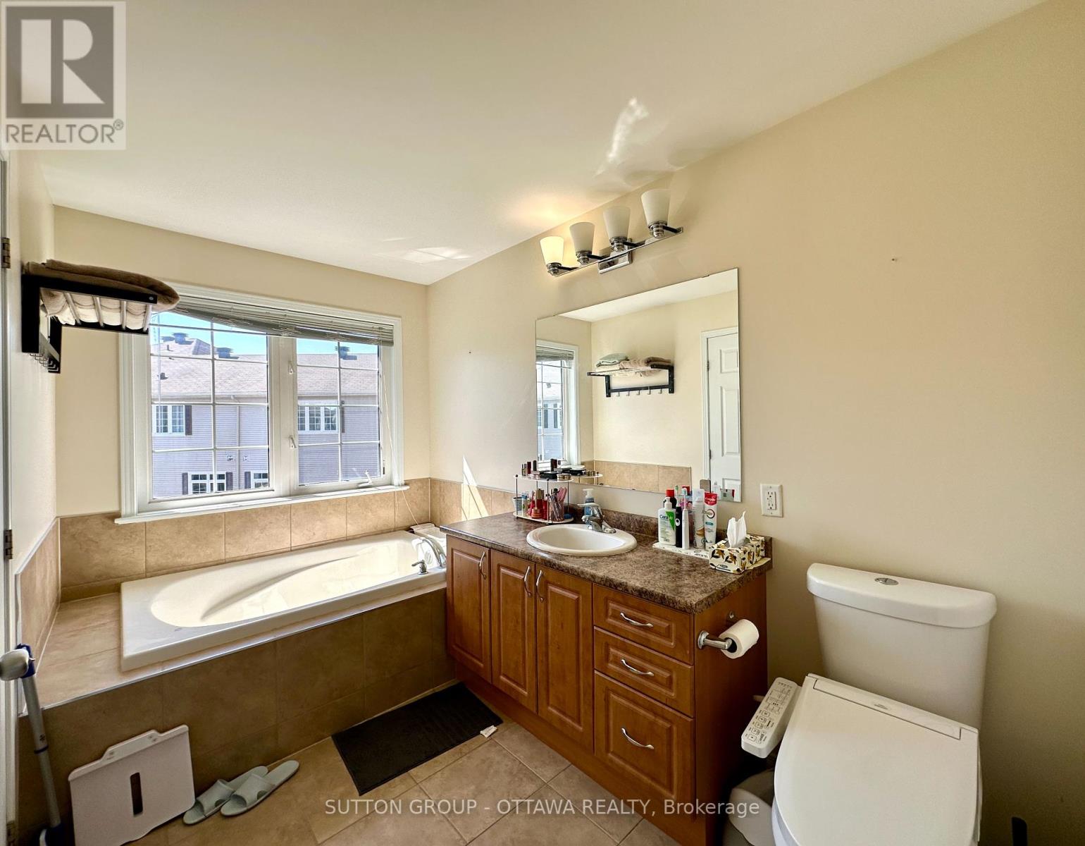 Photo 16 of 747 Oakglade Avenue, Ottawa ON