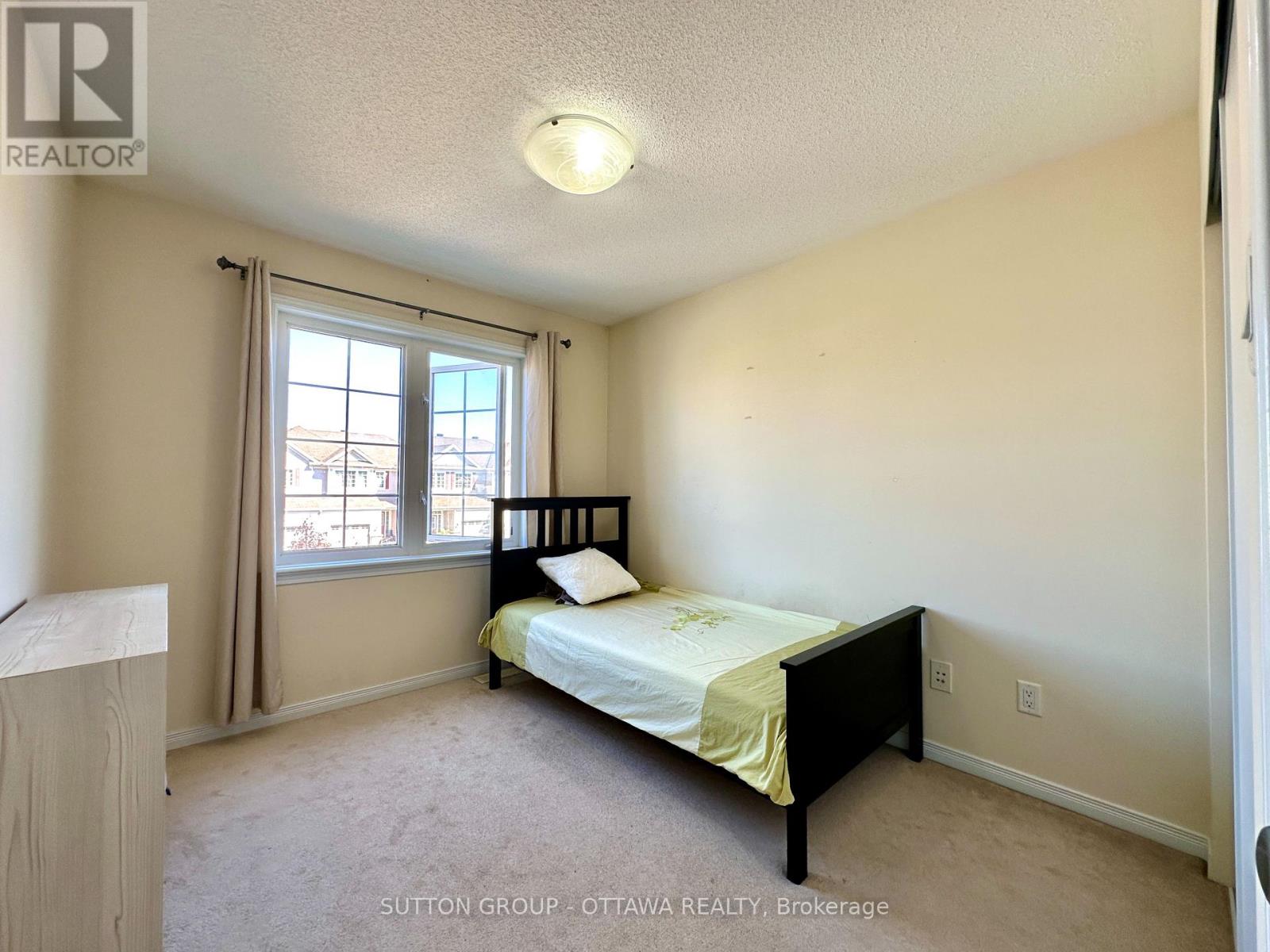Photo 19 of 747 Oakglade Avenue, Ottawa ON