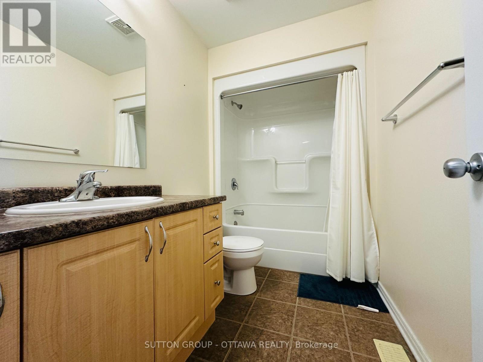 Photo 22 of 747 Oakglade Avenue, Ottawa ON