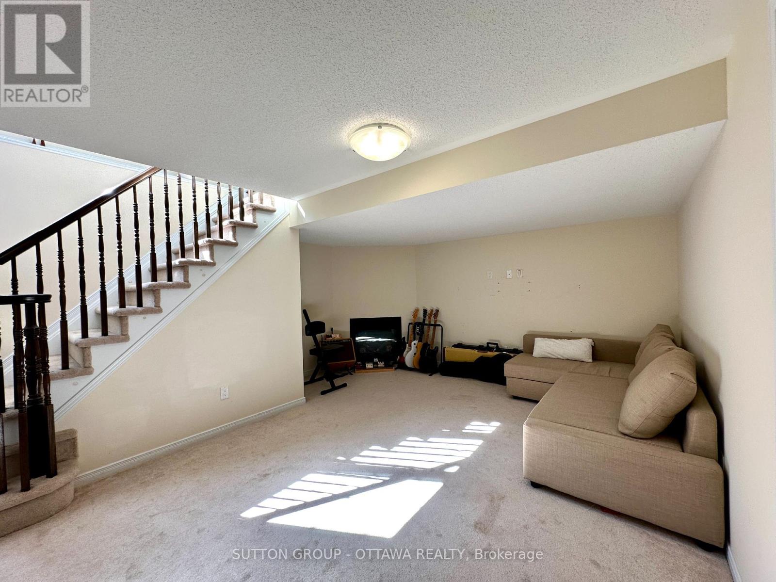 Photo 24 of 747 Oakglade Avenue, Ottawa ON