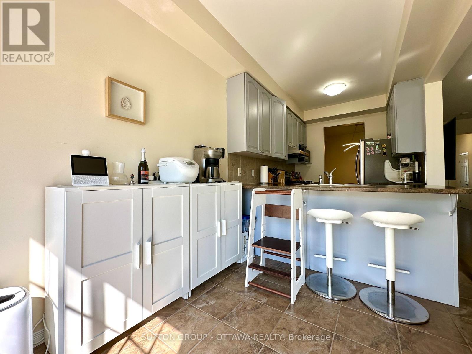Photo 7 of 747 Oakglade Avenue, Ottawa ON