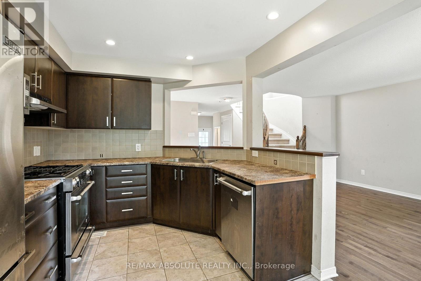 Photo 10 of 377 Celtic Ridge Crescent, Ottawa ON