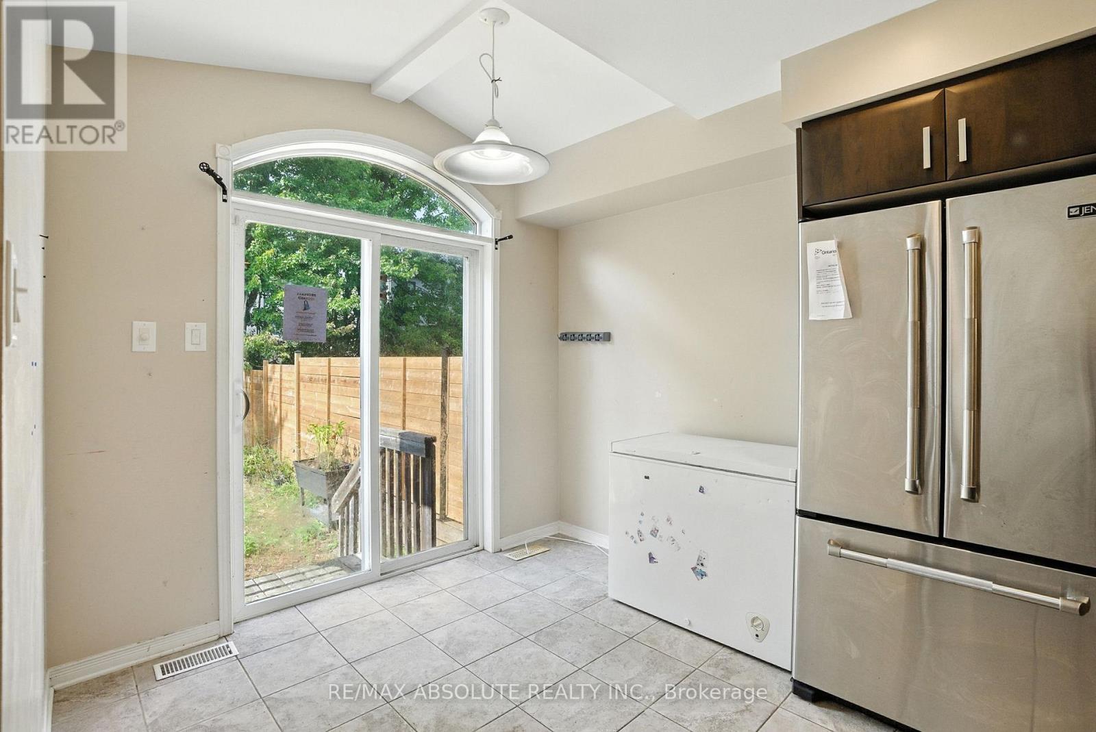 Photo 11 of 377 Celtic Ridge Crescent, Ottawa ON