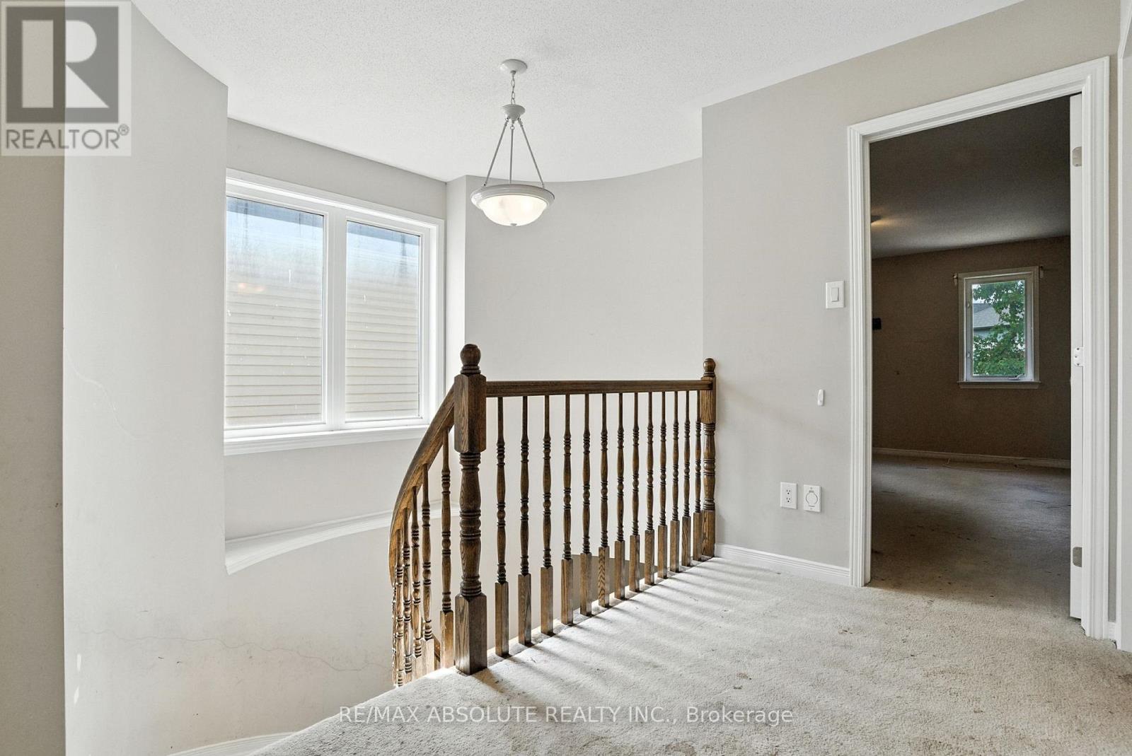 Photo 13 of 377 Celtic Ridge Crescent, Ottawa ON