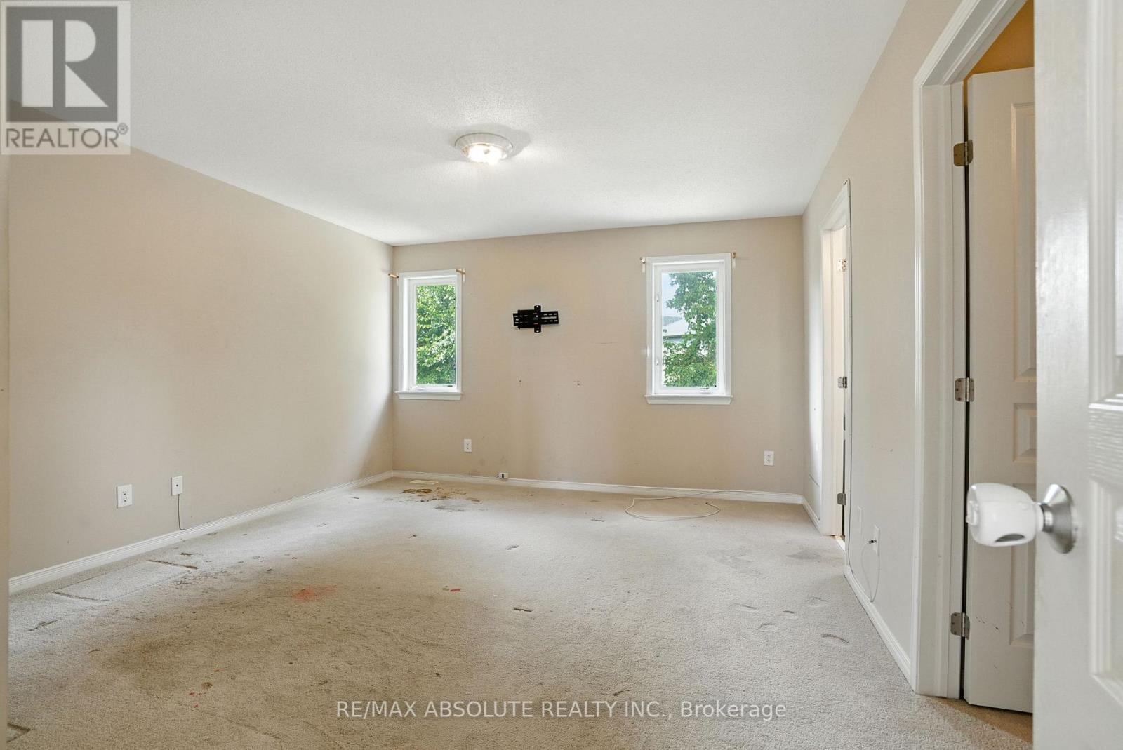 Photo 14 of 377 Celtic Ridge Crescent, Ottawa ON