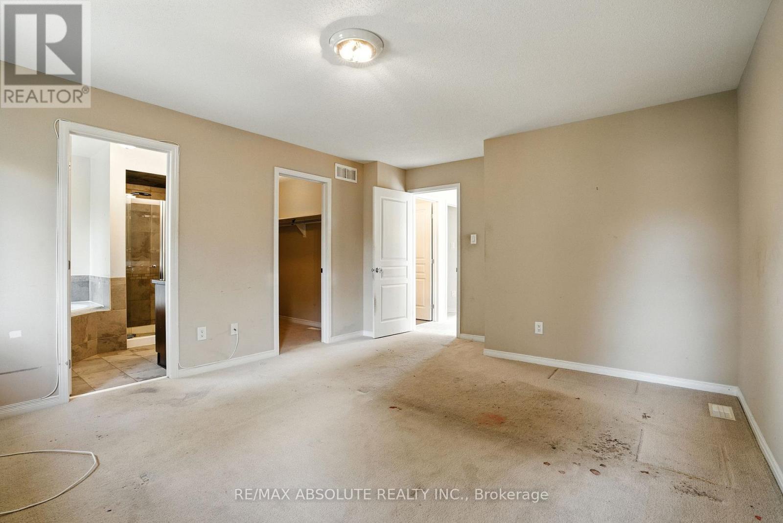 Photo 15 of 377 Celtic Ridge Crescent, Ottawa ON