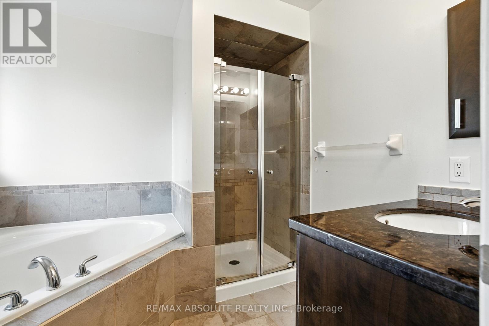 Photo 16 of 377 Celtic Ridge Crescent, Ottawa ON