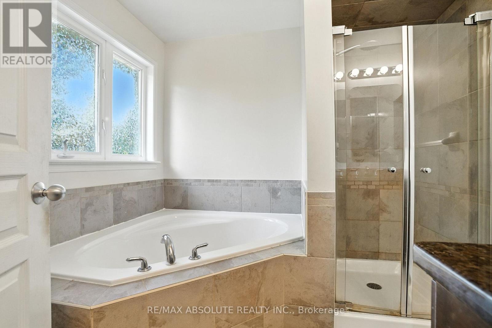 Photo 17 of 377 Celtic Ridge Crescent, Ottawa ON