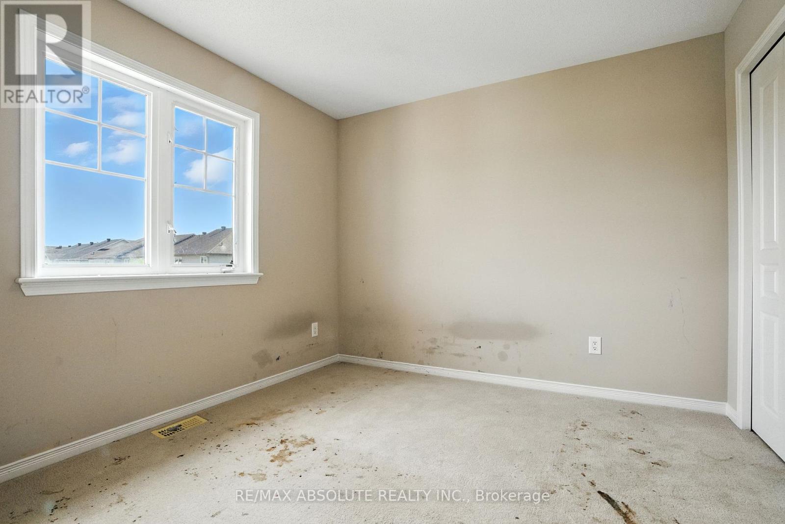 Photo 18 of 377 Celtic Ridge Crescent, Ottawa ON