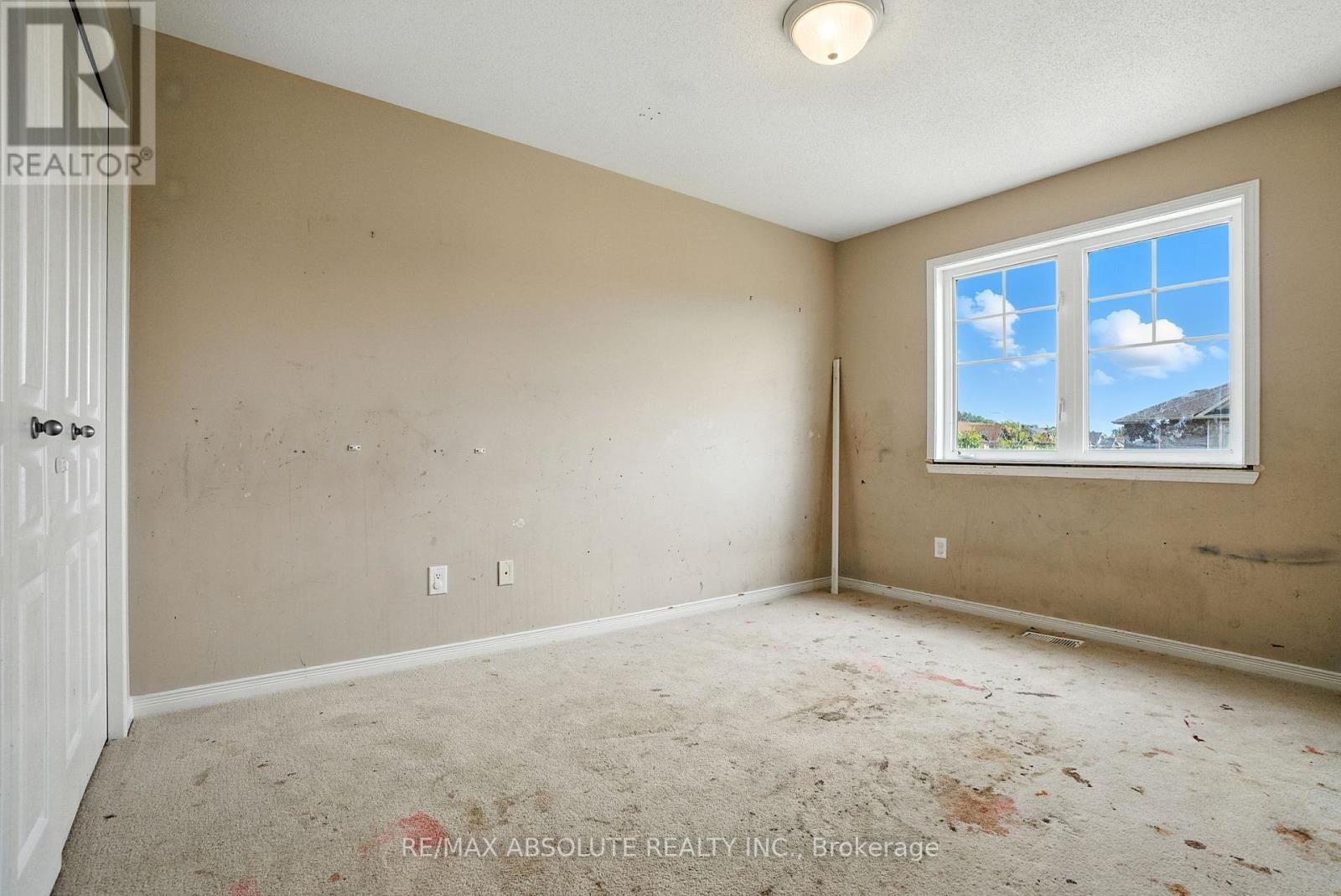 Photo 19 of 377 Celtic Ridge Crescent, Ottawa ON