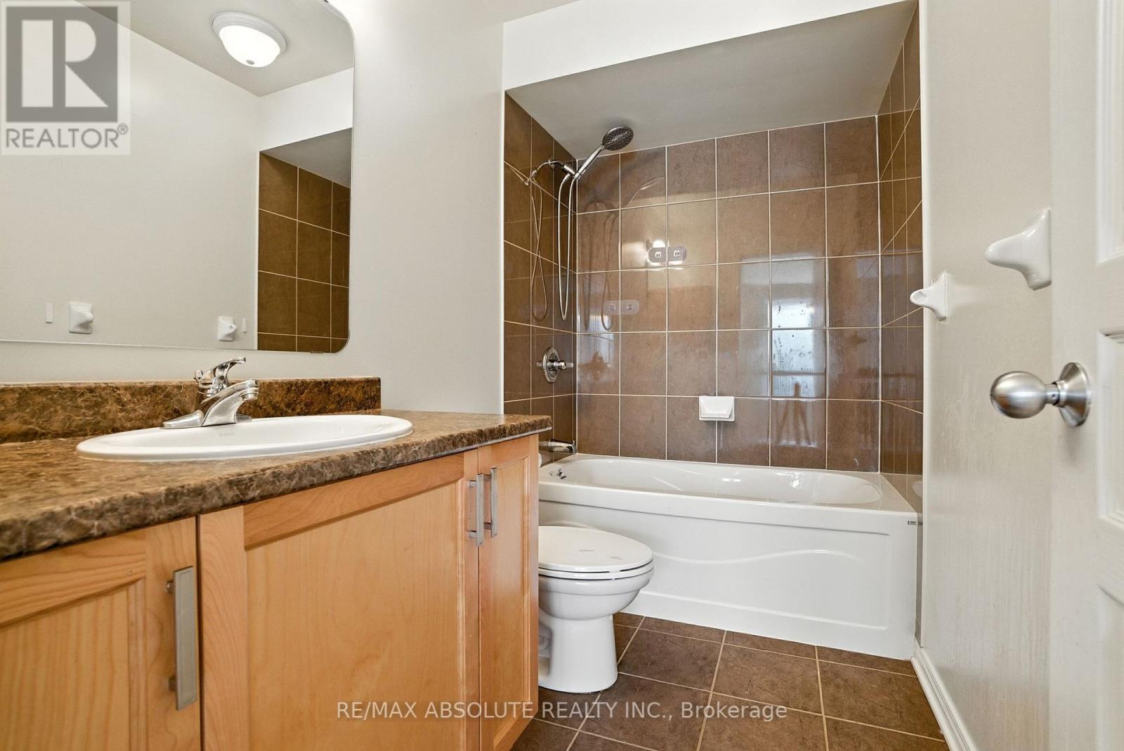 Photo 20 of 377 Celtic Ridge Crescent, Ottawa ON