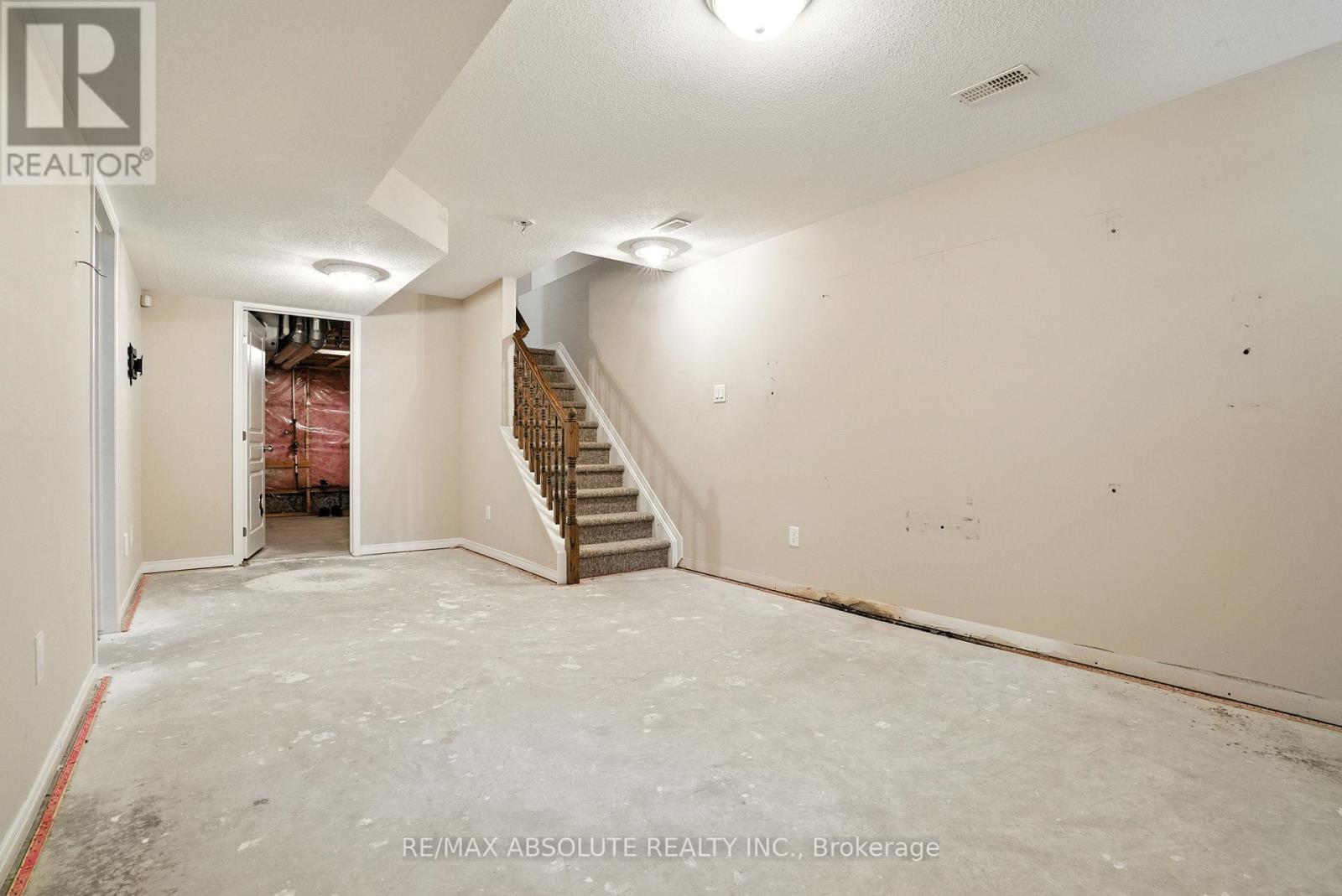 Photo 22 of 377 Celtic Ridge Crescent, Ottawa ON