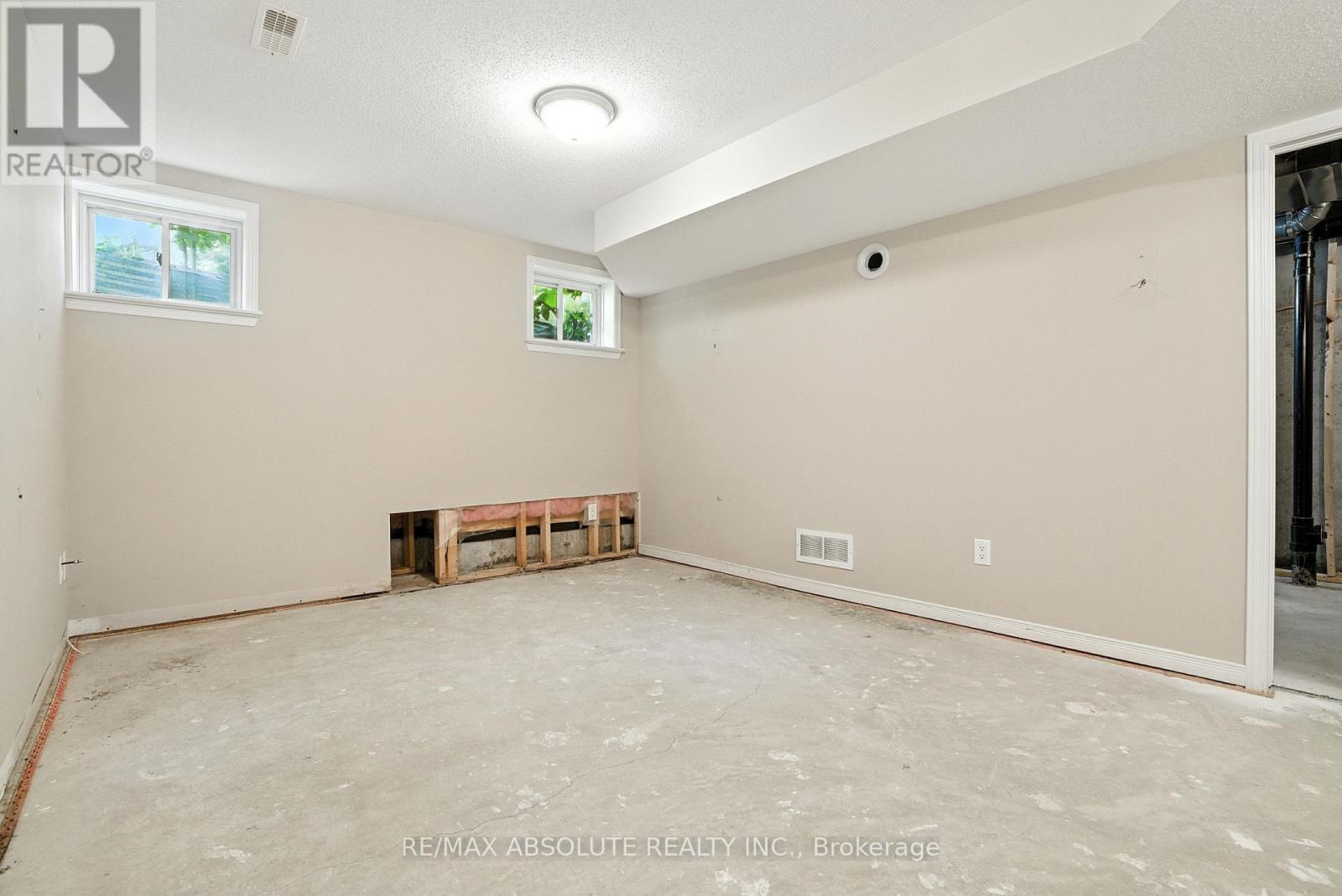 Photo 23 of 377 Celtic Ridge Crescent, Ottawa ON