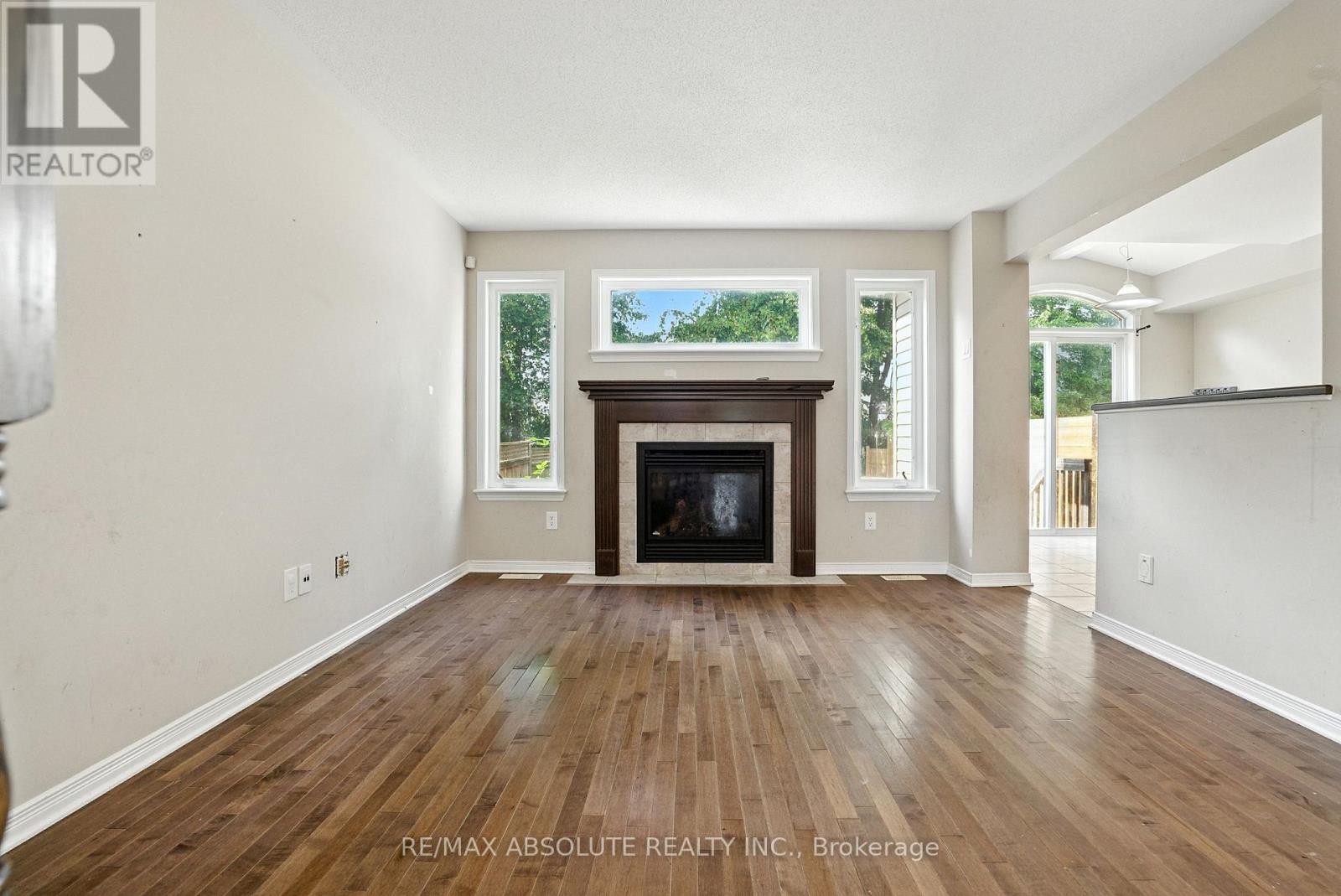 Photo 7 of 377 Celtic Ridge Crescent, Ottawa ON