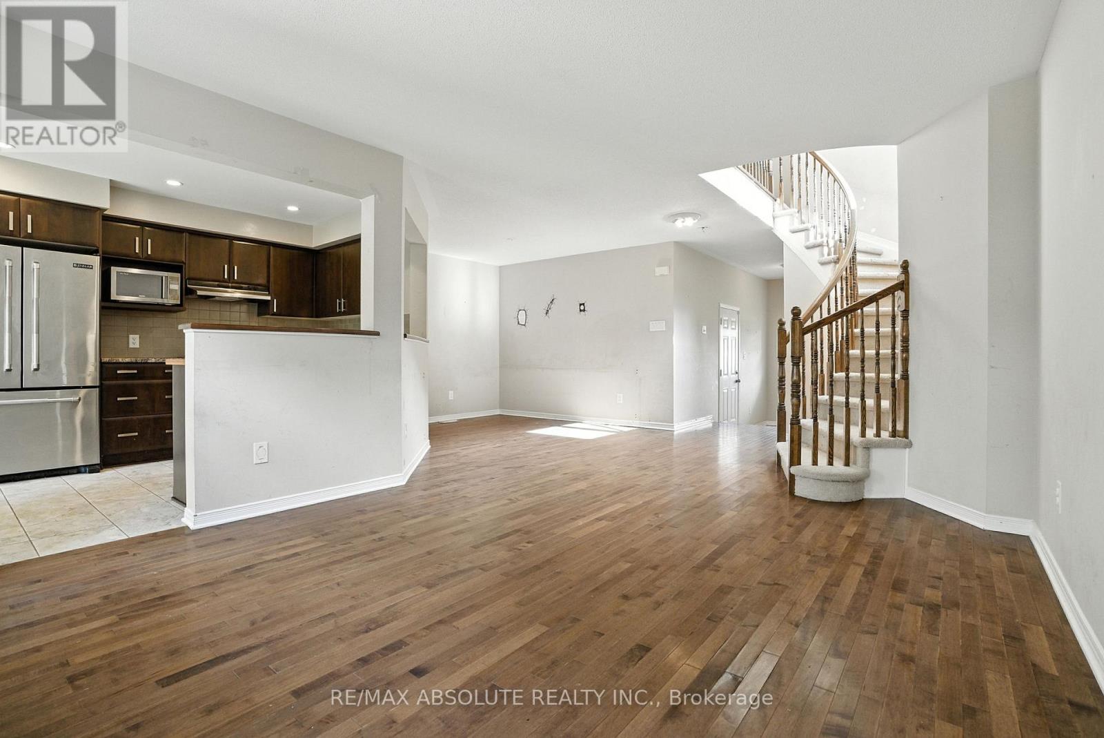 Photo 8 of 377 Celtic Ridge Crescent, Ottawa ON