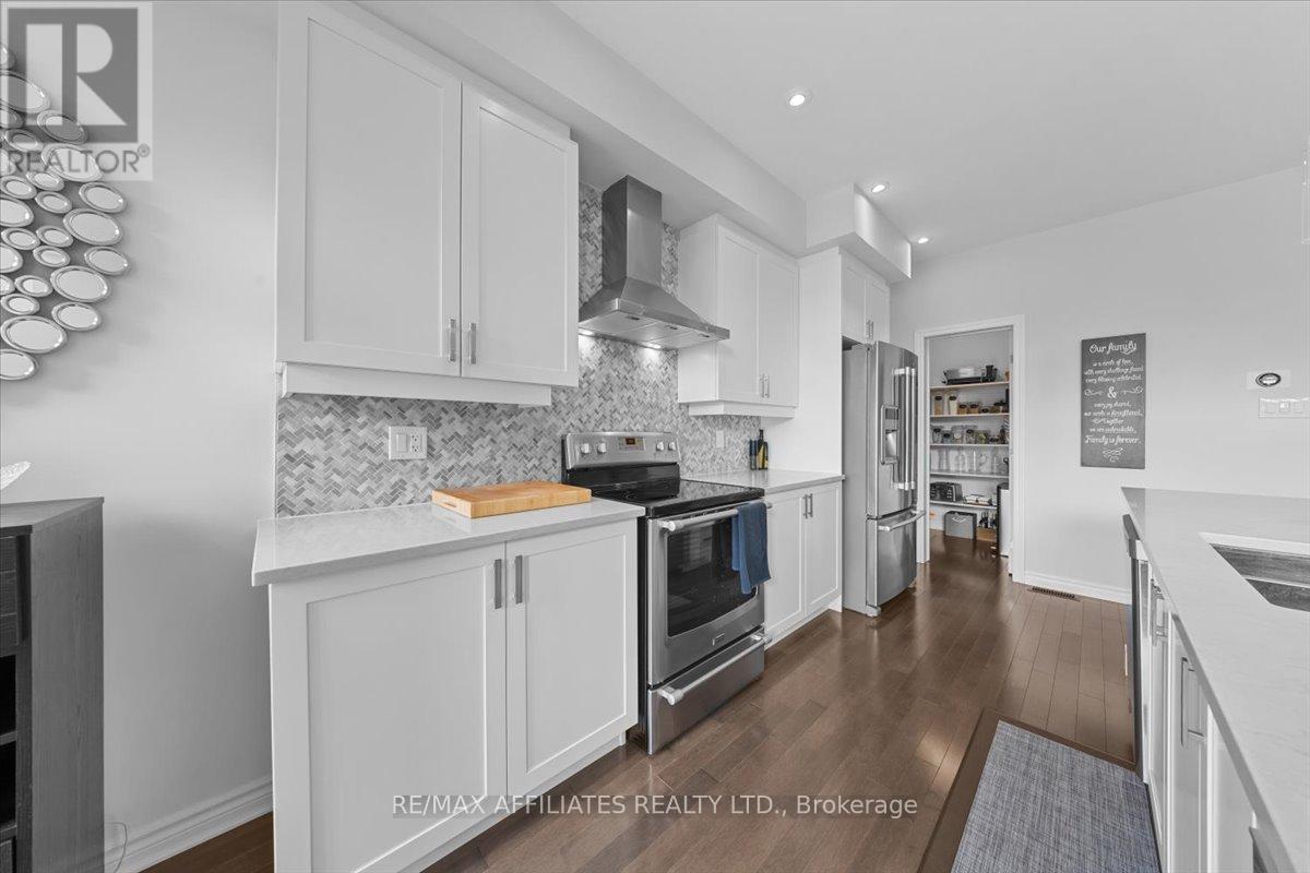 Photo 12 of 511 Earnscliffe Grove, Ottawa ON