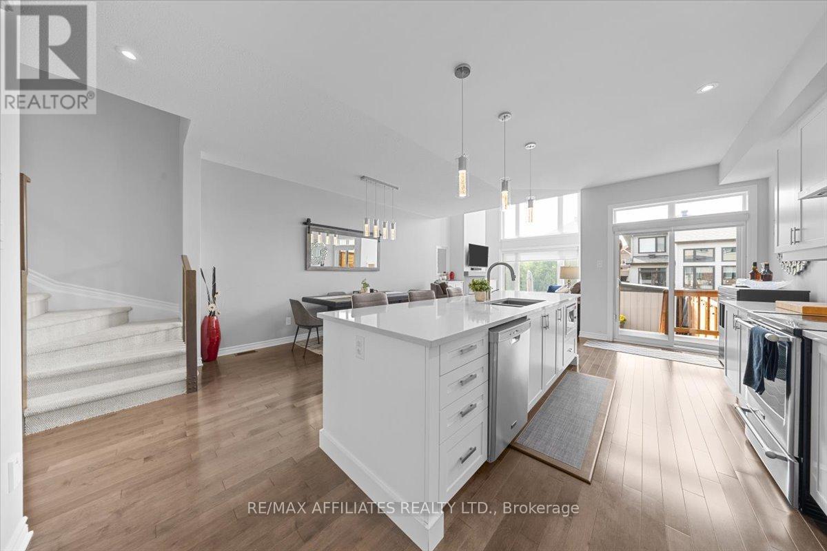 Photo 13 of 511 Earnscliffe Grove, Ottawa ON