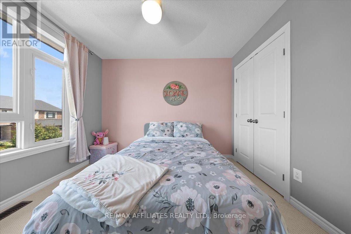 Photo 23 of 511 Earnscliffe Grove, Ottawa ON