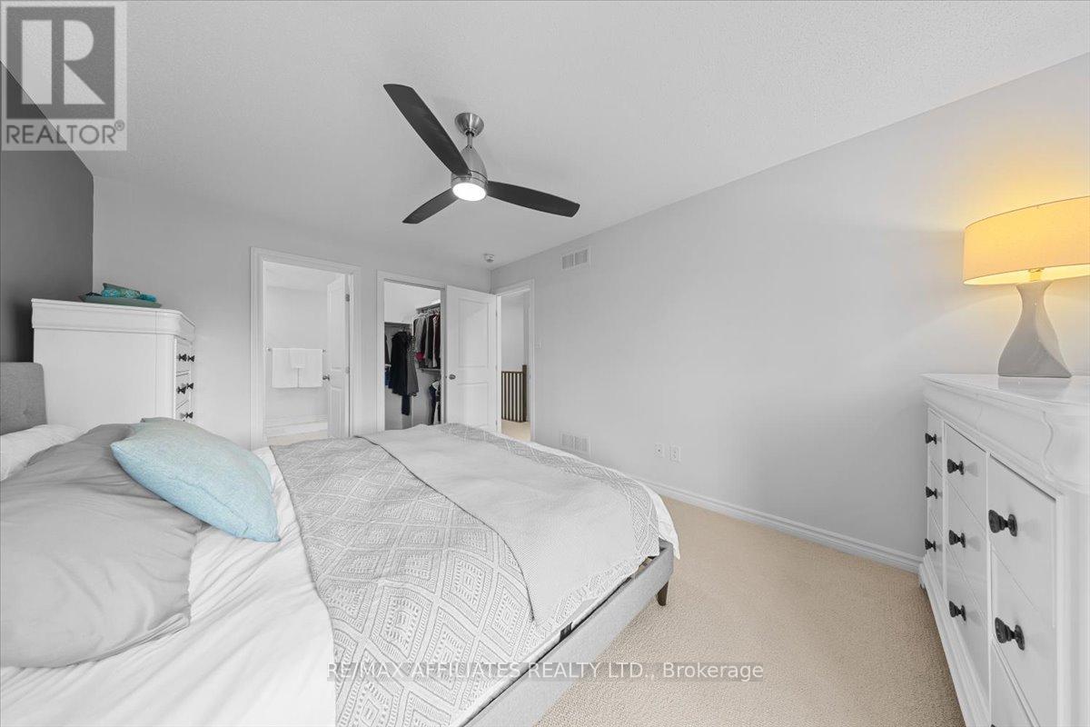 Photo 32 of 511 Earnscliffe Grove, Ottawa ON