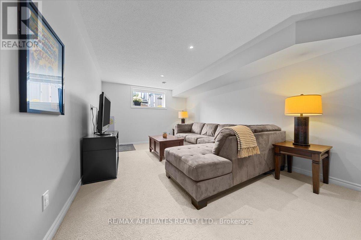 Photo 34 of 511 Earnscliffe Grove, Ottawa ON