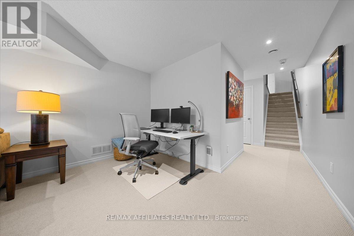 Photo 36 of 511 Earnscliffe Grove, Ottawa ON