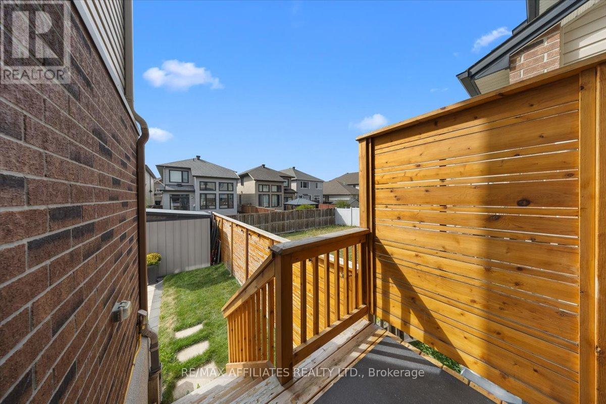 Photo 37 of 511 Earnscliffe Grove, Ottawa ON