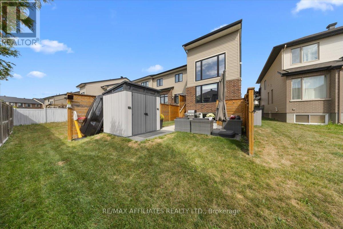 Photo 40 of 511 Earnscliffe Grove, Ottawa ON
