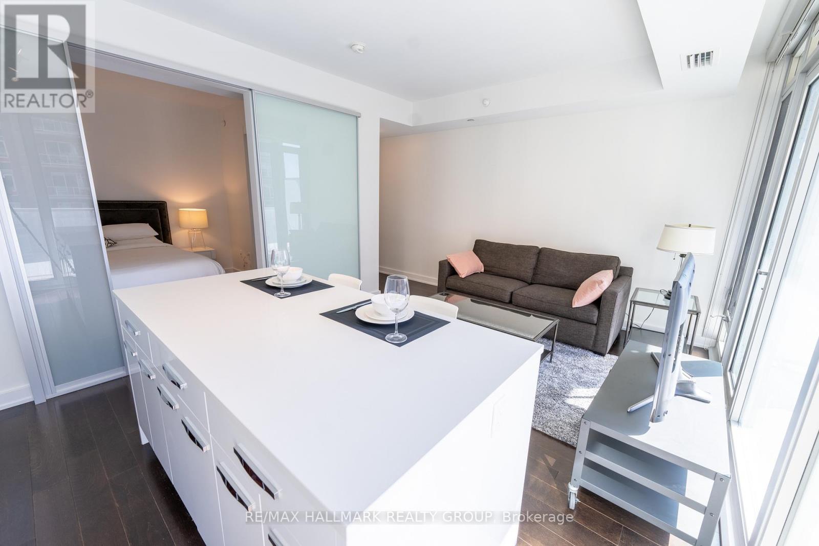 Photo 12 of 502 111 Champagne Avenue, Ottawa ON