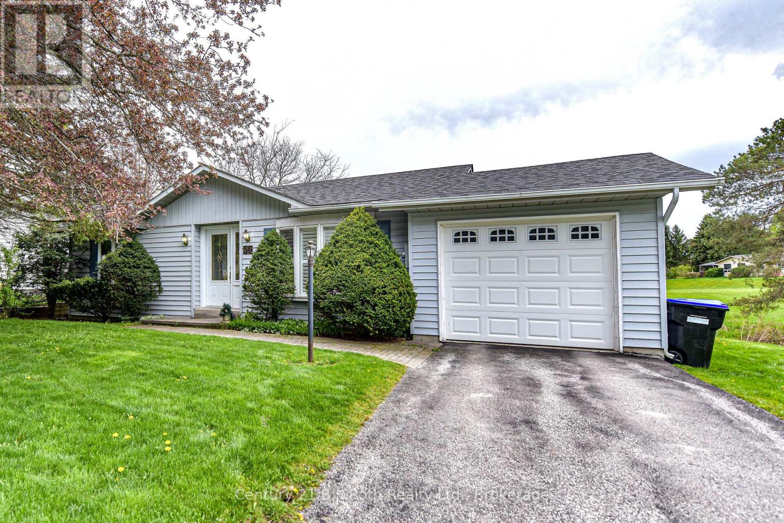 Photo 11 of 56 Tecumseth Pines Drive, New Tecumseth ON