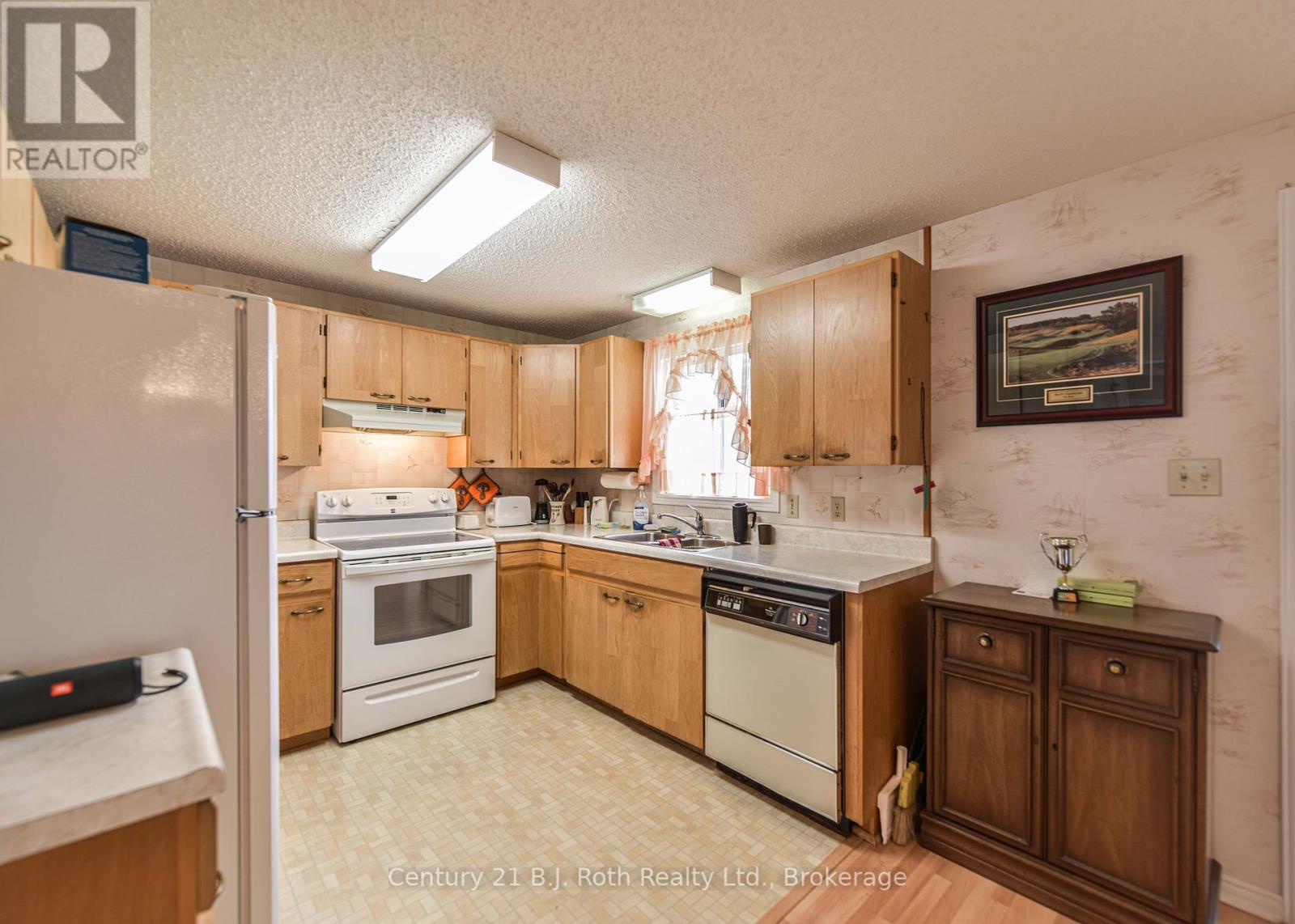 Photo 20 of 56 Tecumseth Pines Drive, New Tecumseth ON