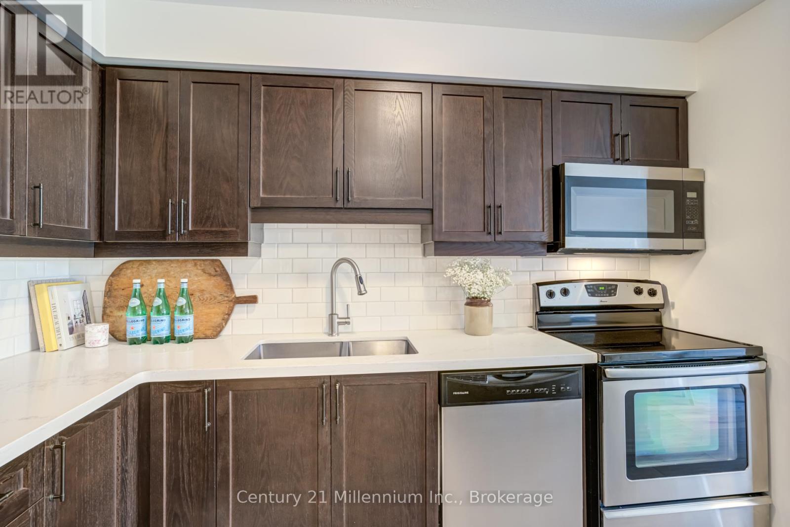 Photo 16 of 37 Silver Glen Boulevard, Collingwood ON