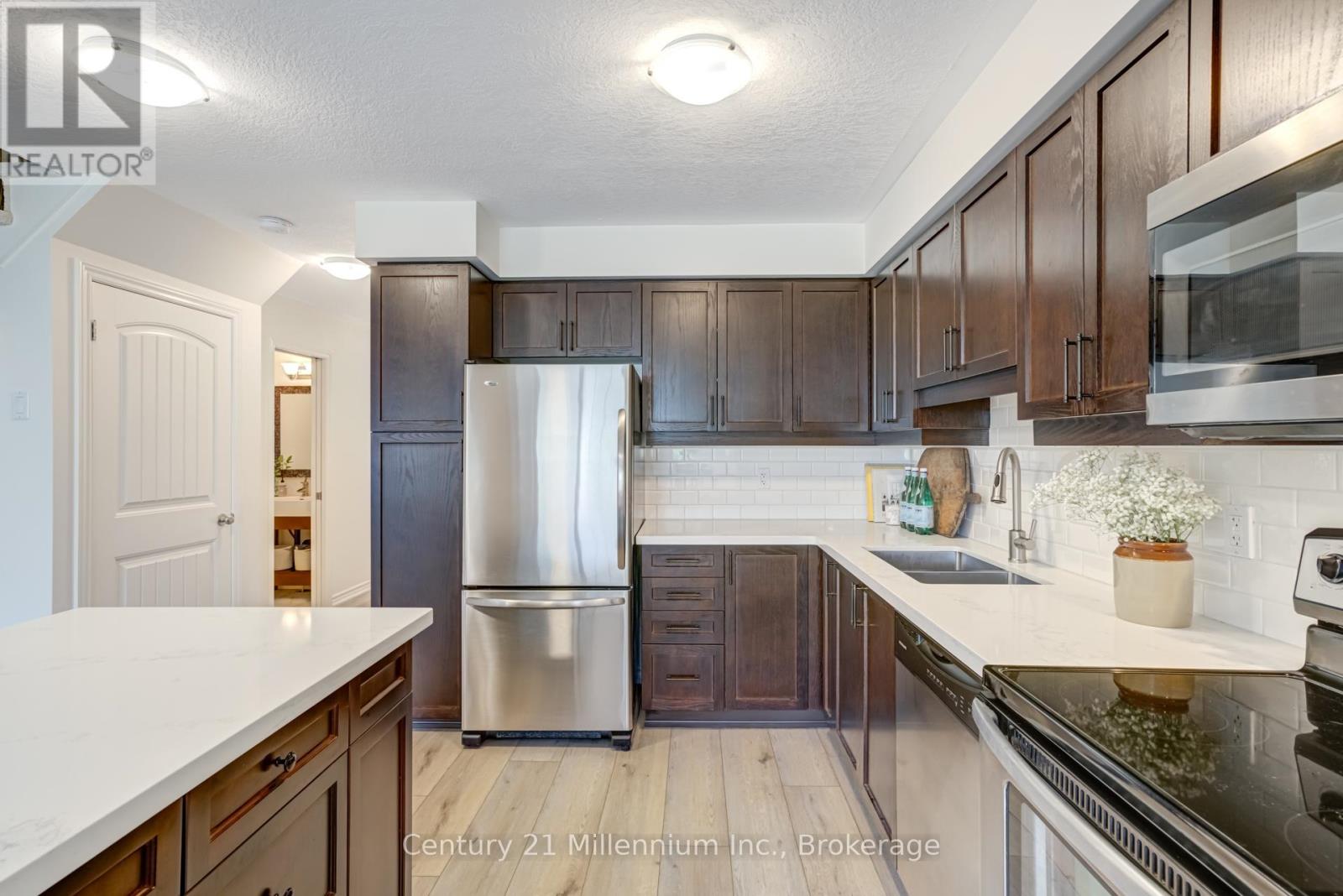 Photo 17 of 37 Silver Glen Boulevard, Collingwood ON