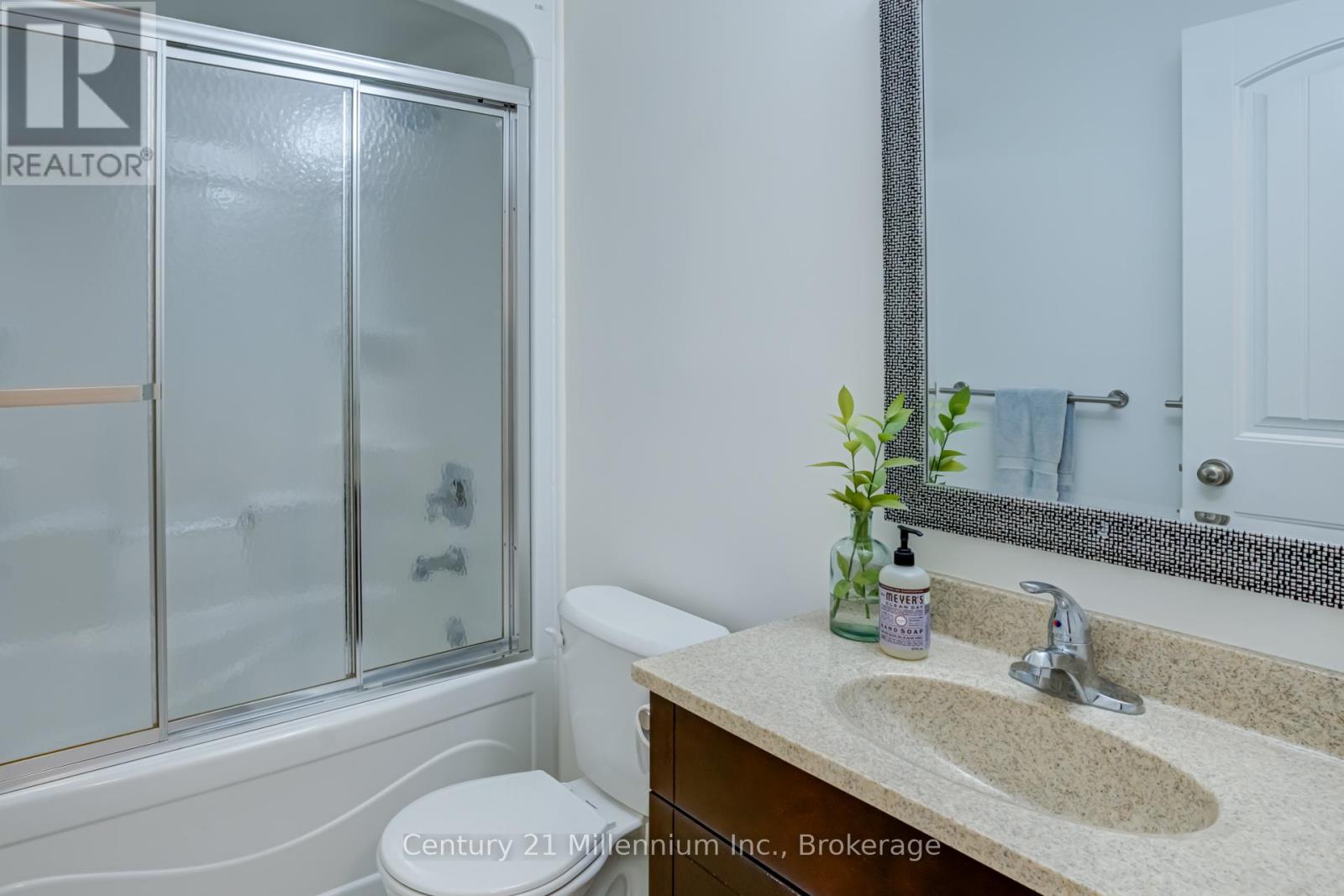 Photo 20 of 37 Silver Glen Boulevard, Collingwood ON