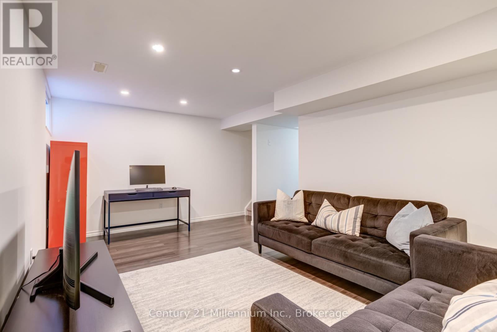 Photo 27 of 37 Silver Glen Boulevard, Collingwood ON