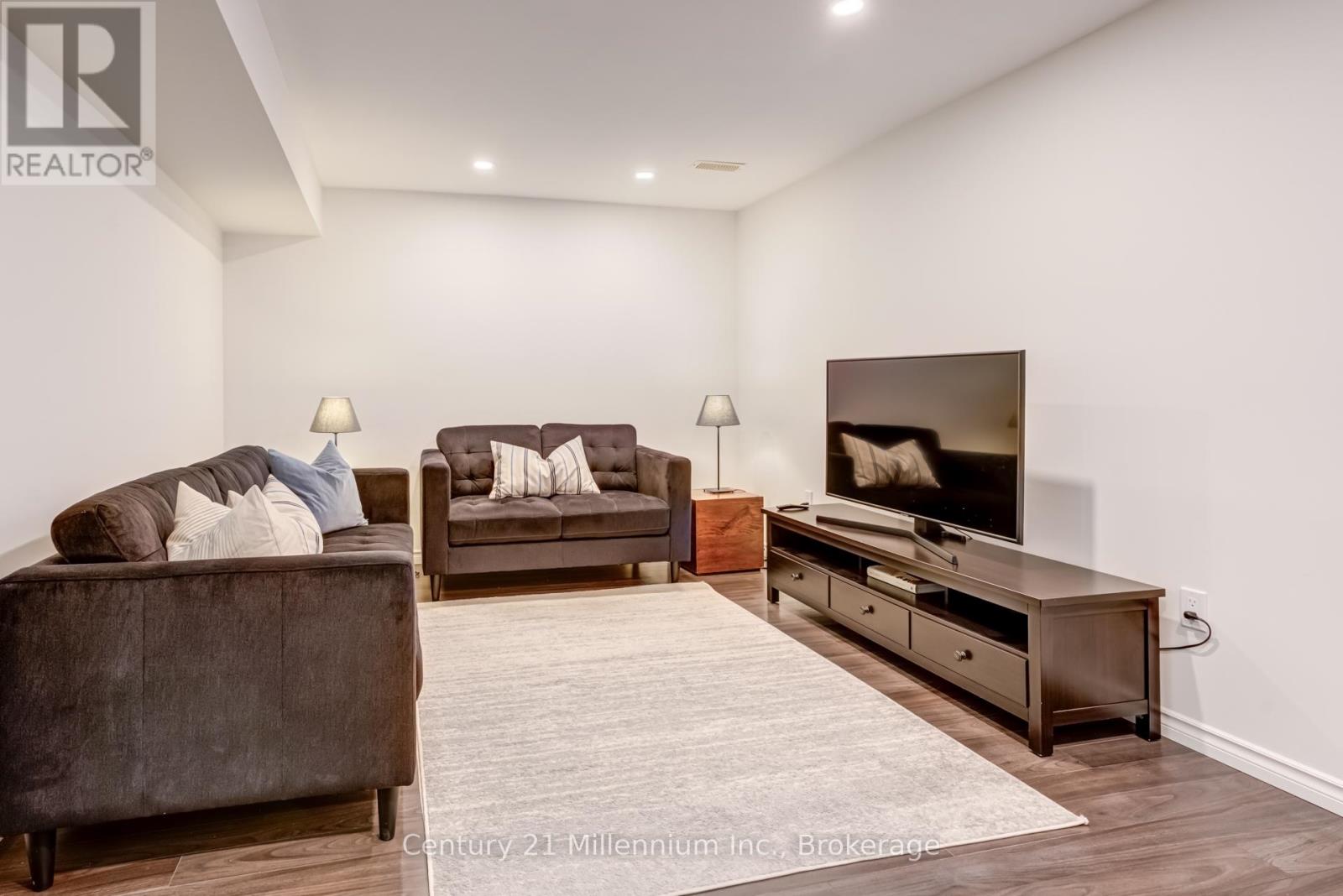 Photo 28 of 37 Silver Glen Boulevard, Collingwood ON