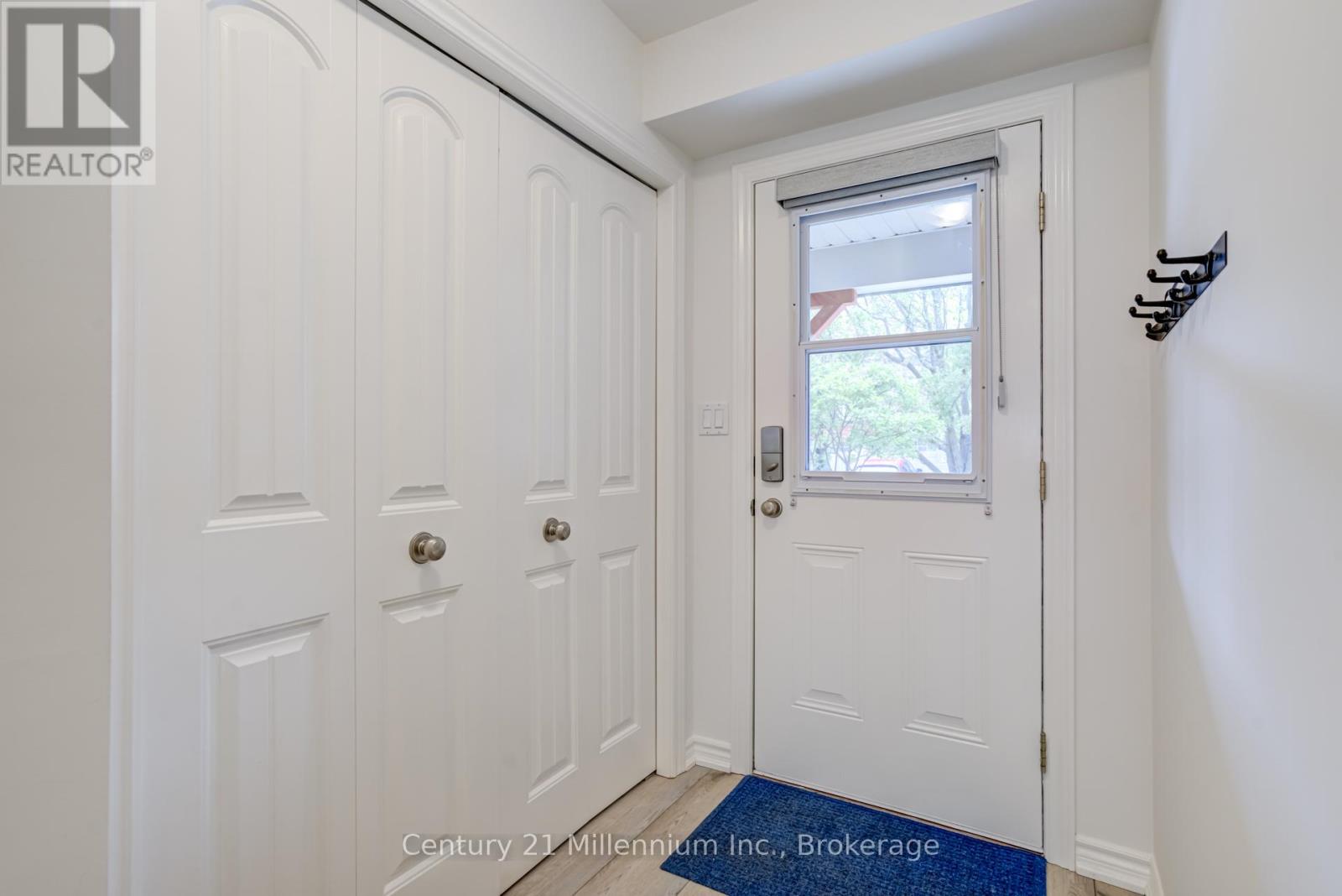 Photo 3 of 37 Silver Glen Boulevard, Collingwood ON