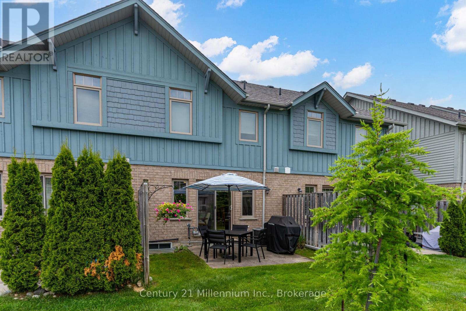Photo 32 of 37 Silver Glen Boulevard, Collingwood ON