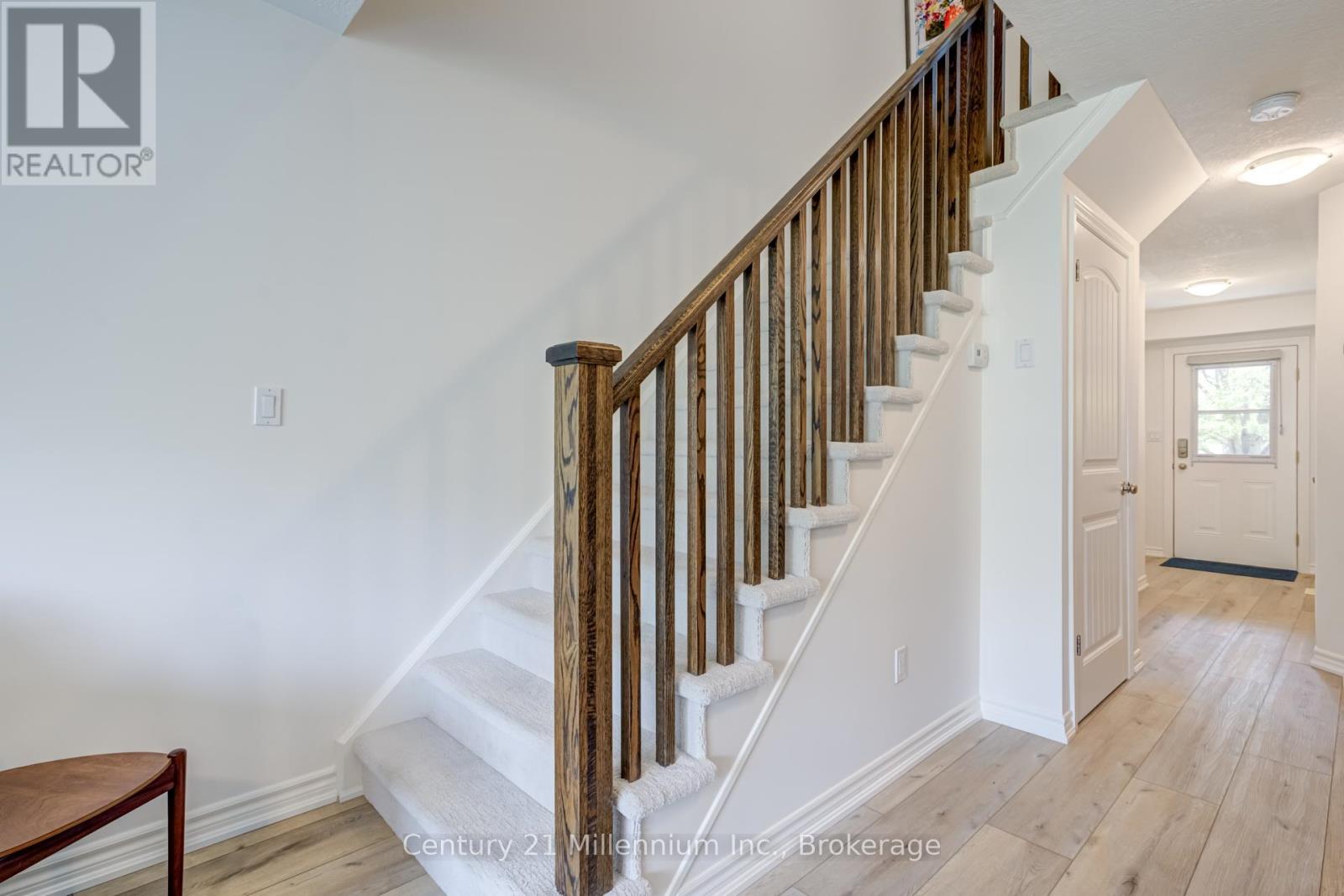 Photo 9 of 37 Silver Glen Boulevard, Collingwood ON