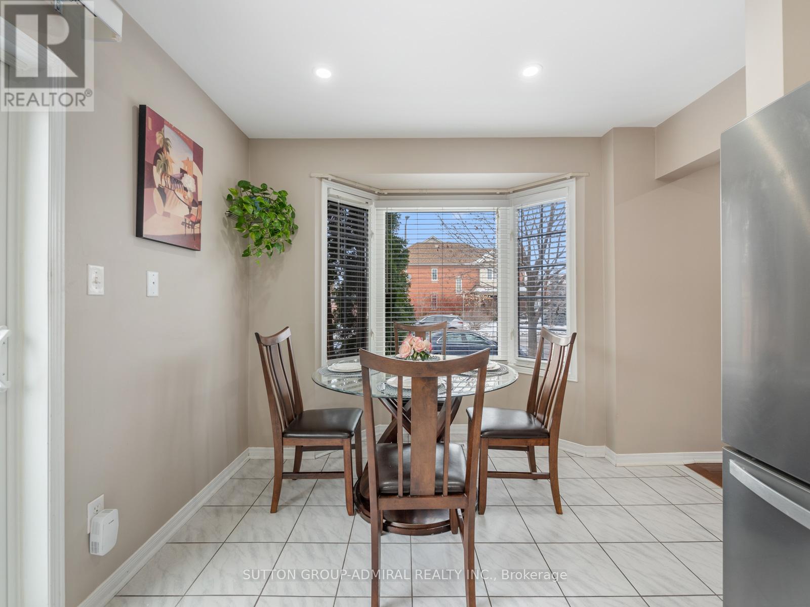 Photo 11 of 2 Marathon Avenue, Vaughan ON