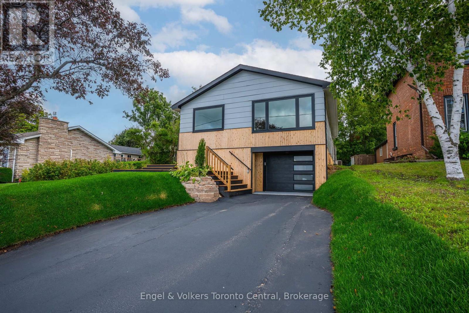 Photo 1 of 873 9th Avenue E, Owen Sound ON
