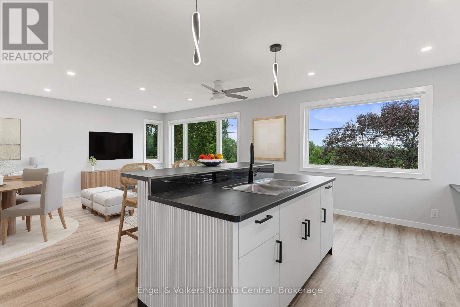 Photo 10 of 873 9th Avenue E, Owen Sound ON