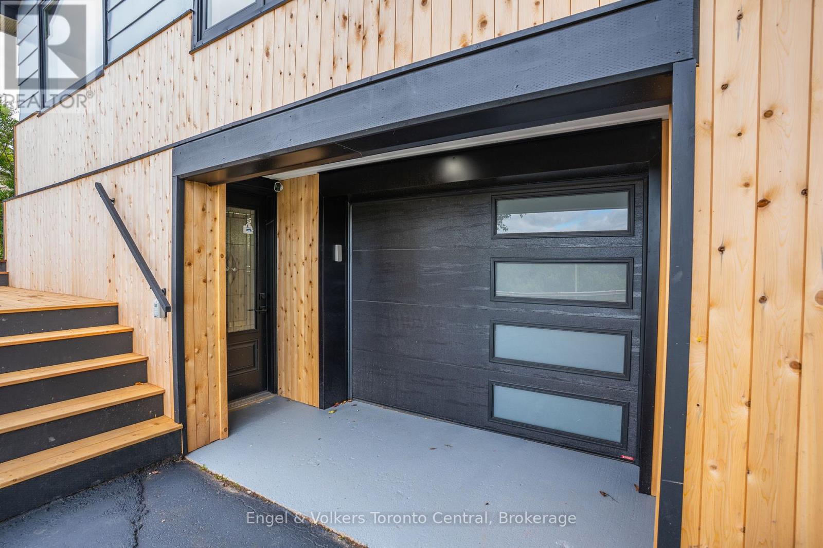 Photo 3 of 873 9th Avenue E, Owen Sound ON