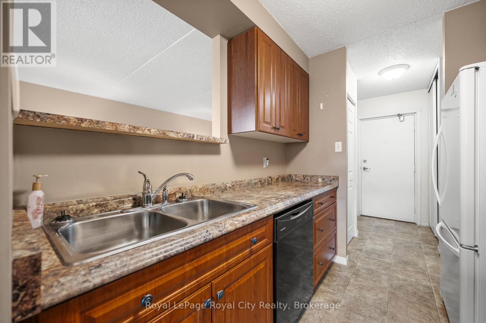 Photo 13 of 208 75 Silvercreek Parkway N, Guelph ON