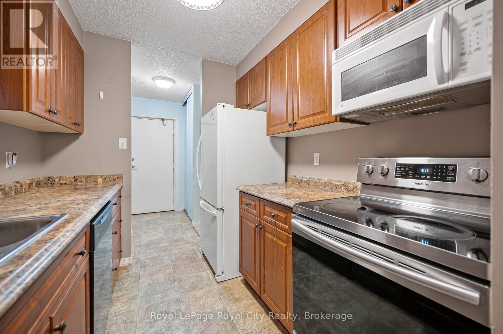 Photo 14 of 208 75 Silvercreek Parkway N, Guelph ON