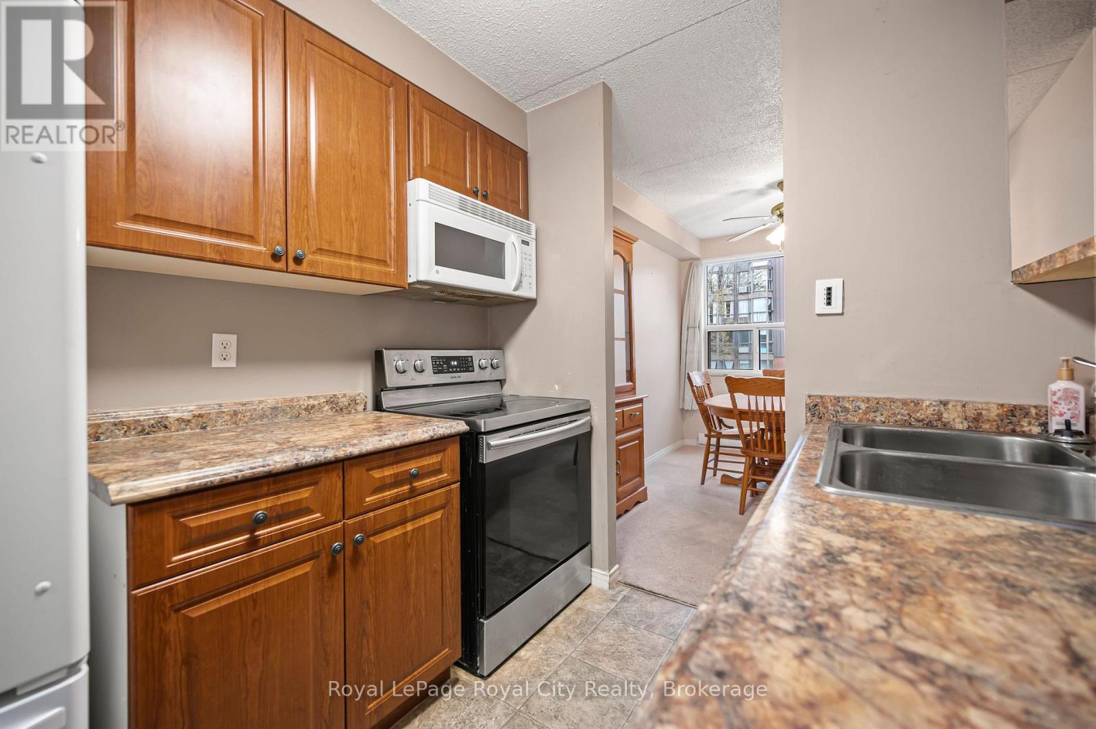 Photo 16 of 208 75 Silvercreek Parkway N, Guelph ON